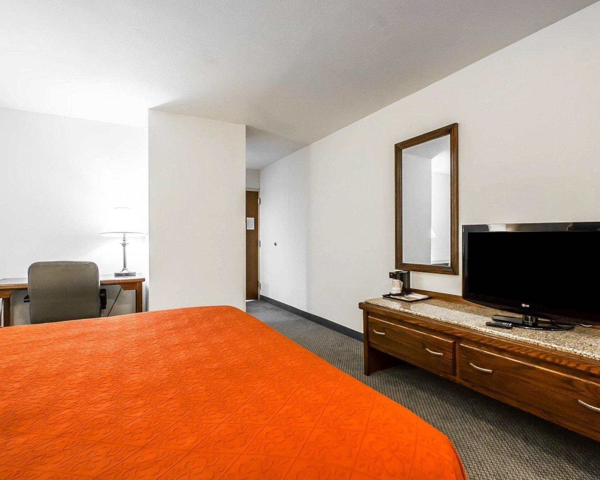 Quality Inn & Suites North Спрингфилд Экстерьер фото