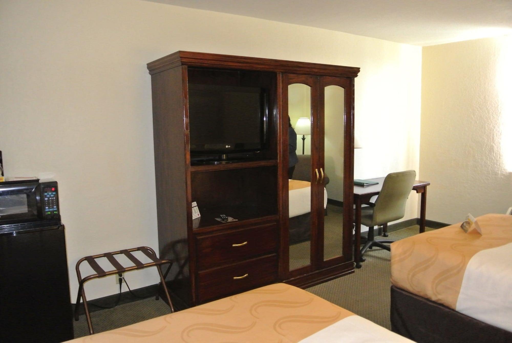 Quality Inn & Suites North Спрингфилд Экстерьер фото