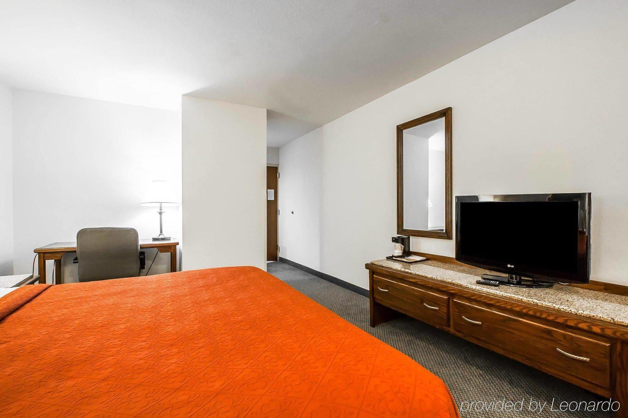 Quality Inn & Suites North Спрингфилд Экстерьер фото
