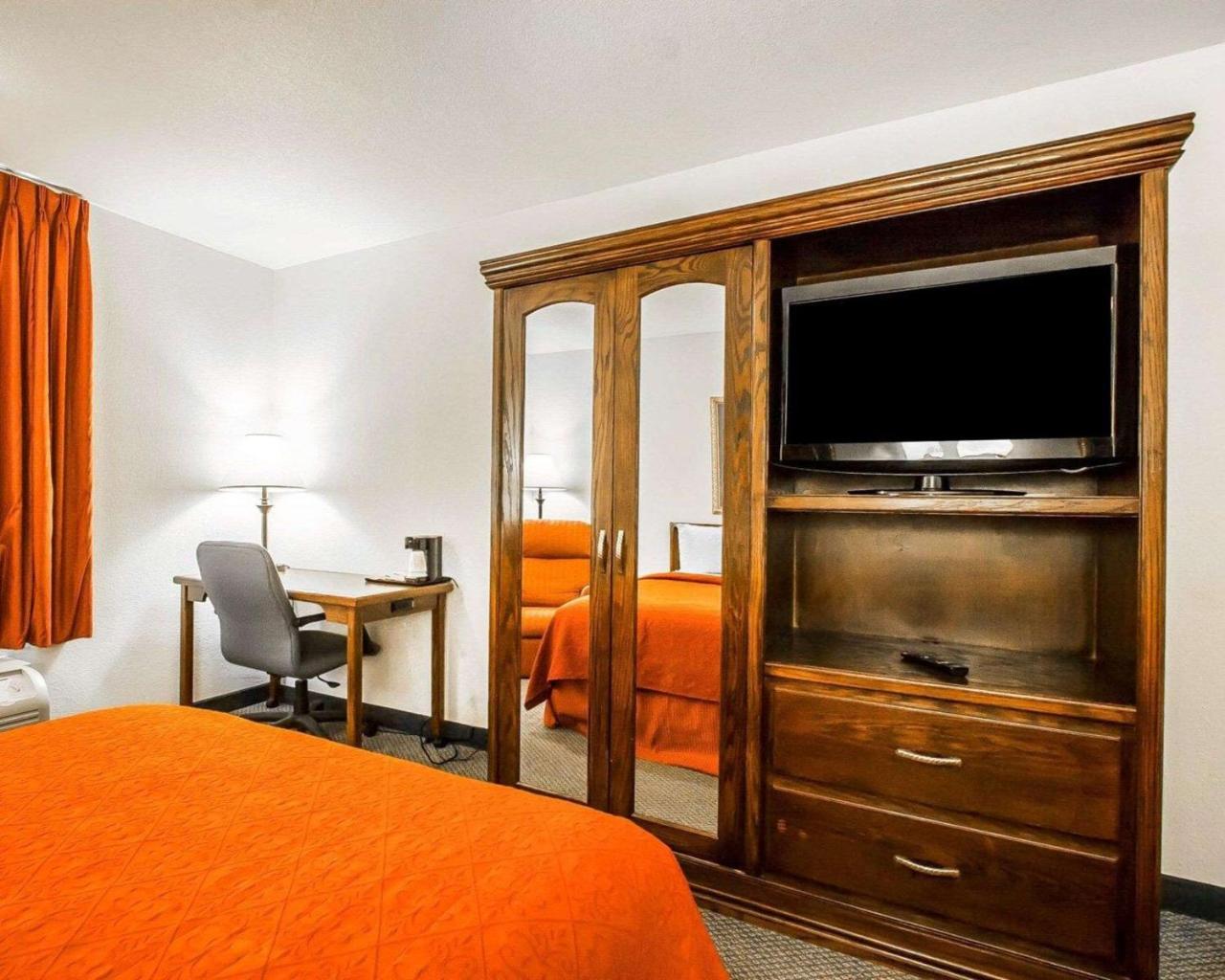 Quality Inn & Suites North Спрингфилд Экстерьер фото