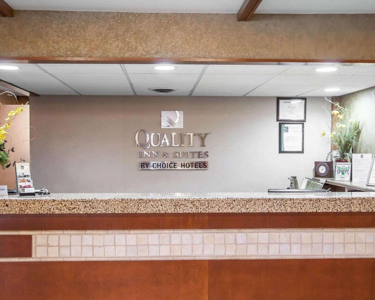 Quality Inn & Suites North Спрингфилд Экстерьер фото