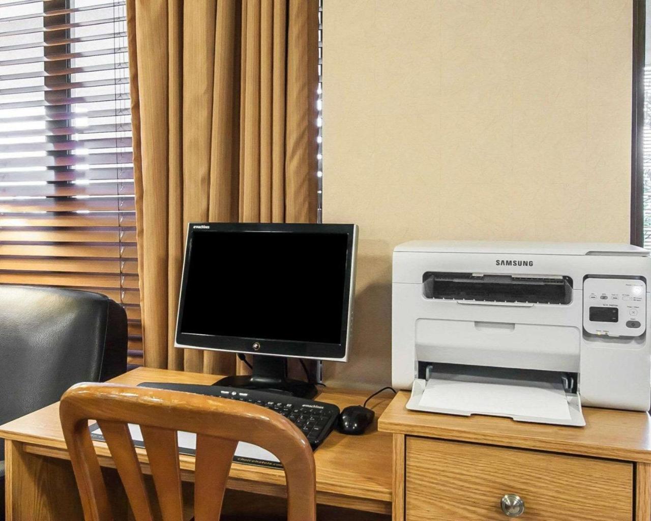 Quality Inn & Suites North Спрингфилд Экстерьер фото