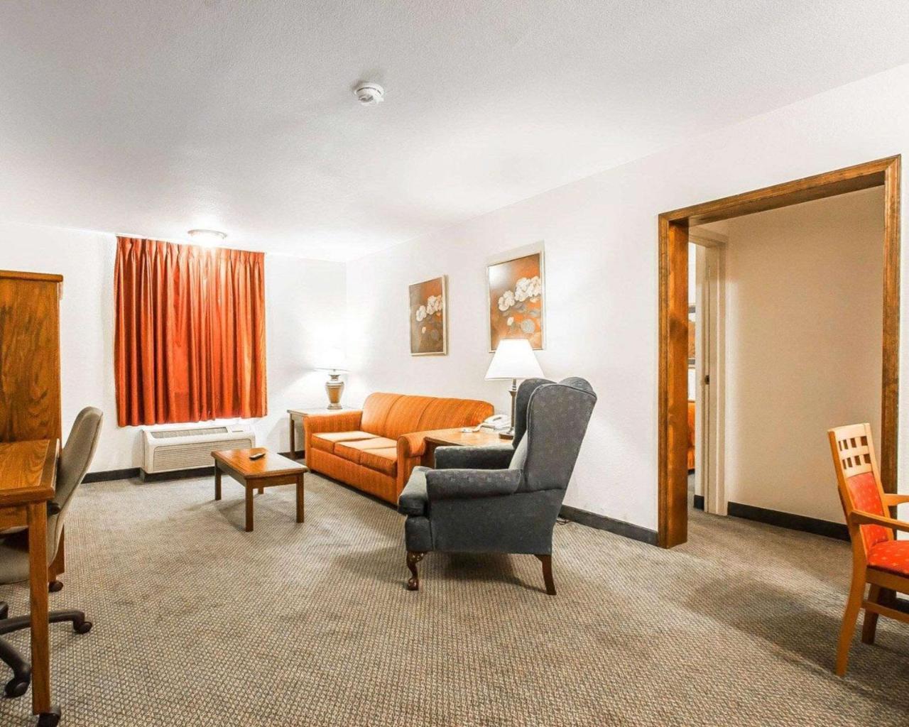 Quality Inn & Suites North Спрингфилд Экстерьер фото