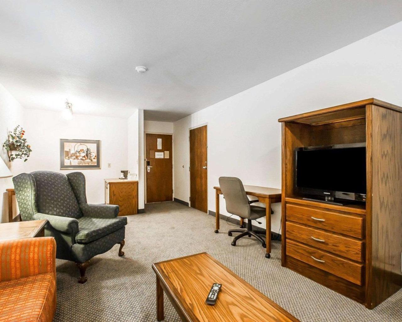 Quality Inn & Suites North Спрингфилд Экстерьер фото