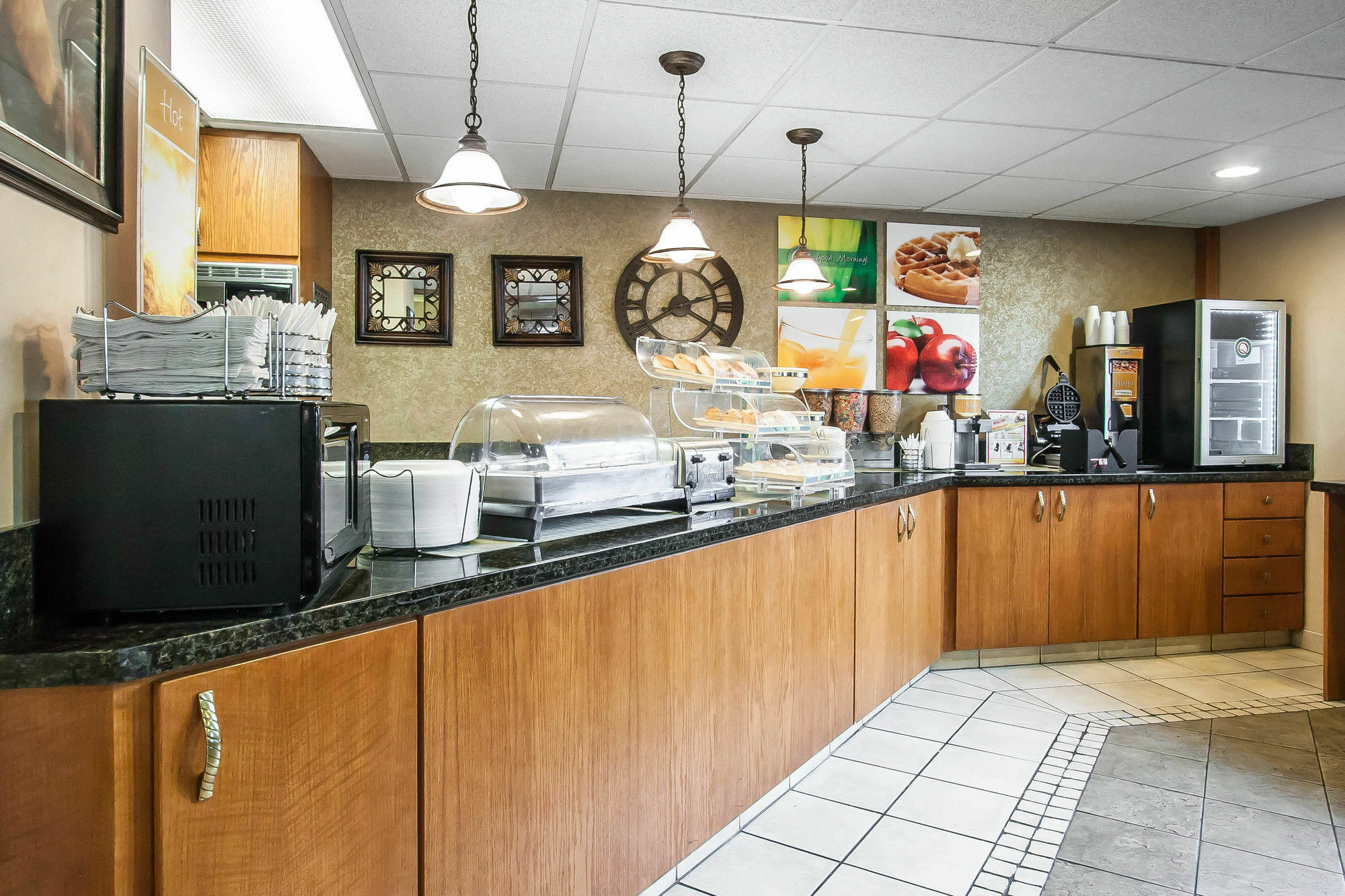 Quality Inn & Suites North Спрингфилд Экстерьер фото