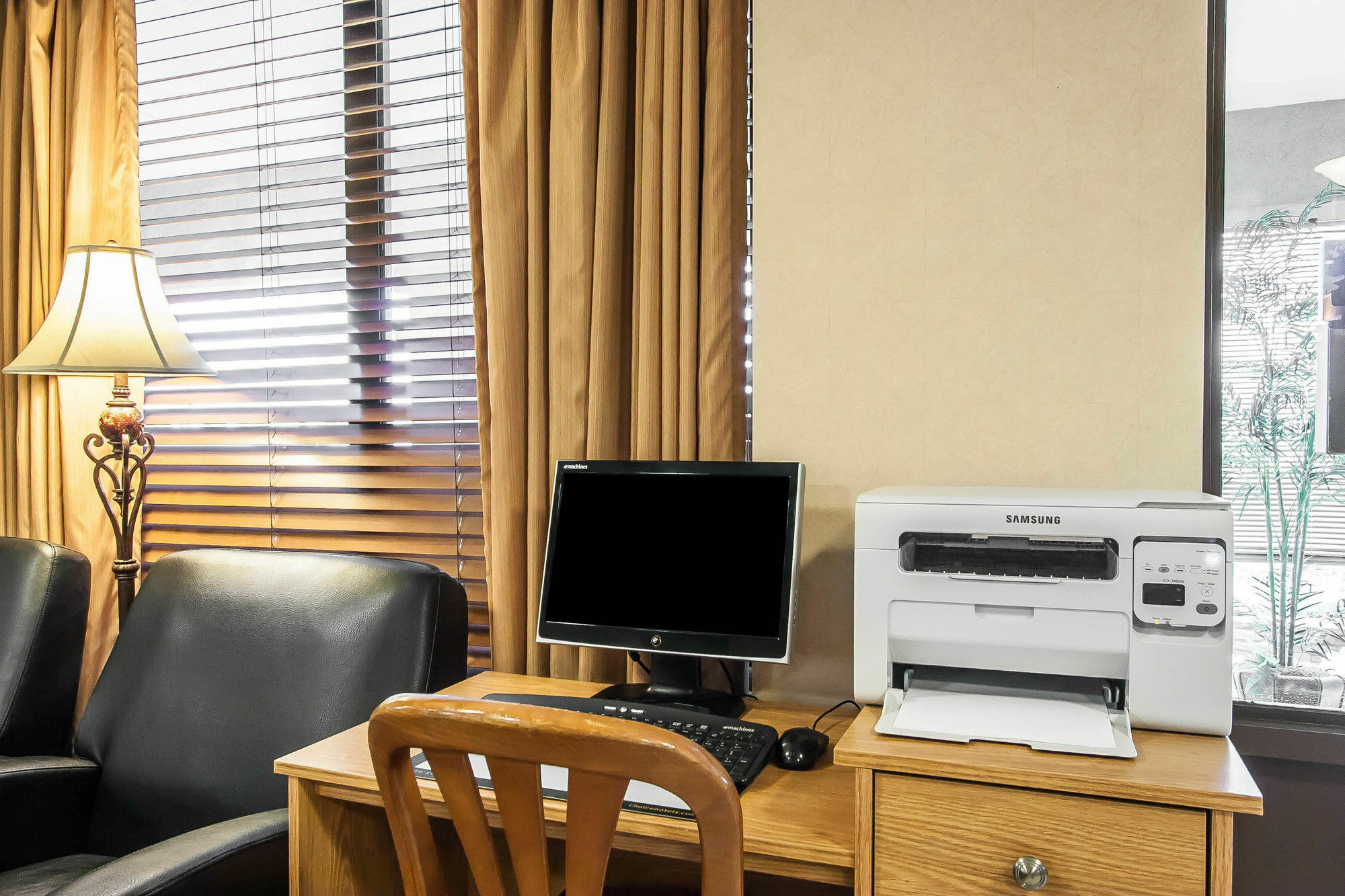 Quality Inn & Suites North Спрингфилд Экстерьер фото
