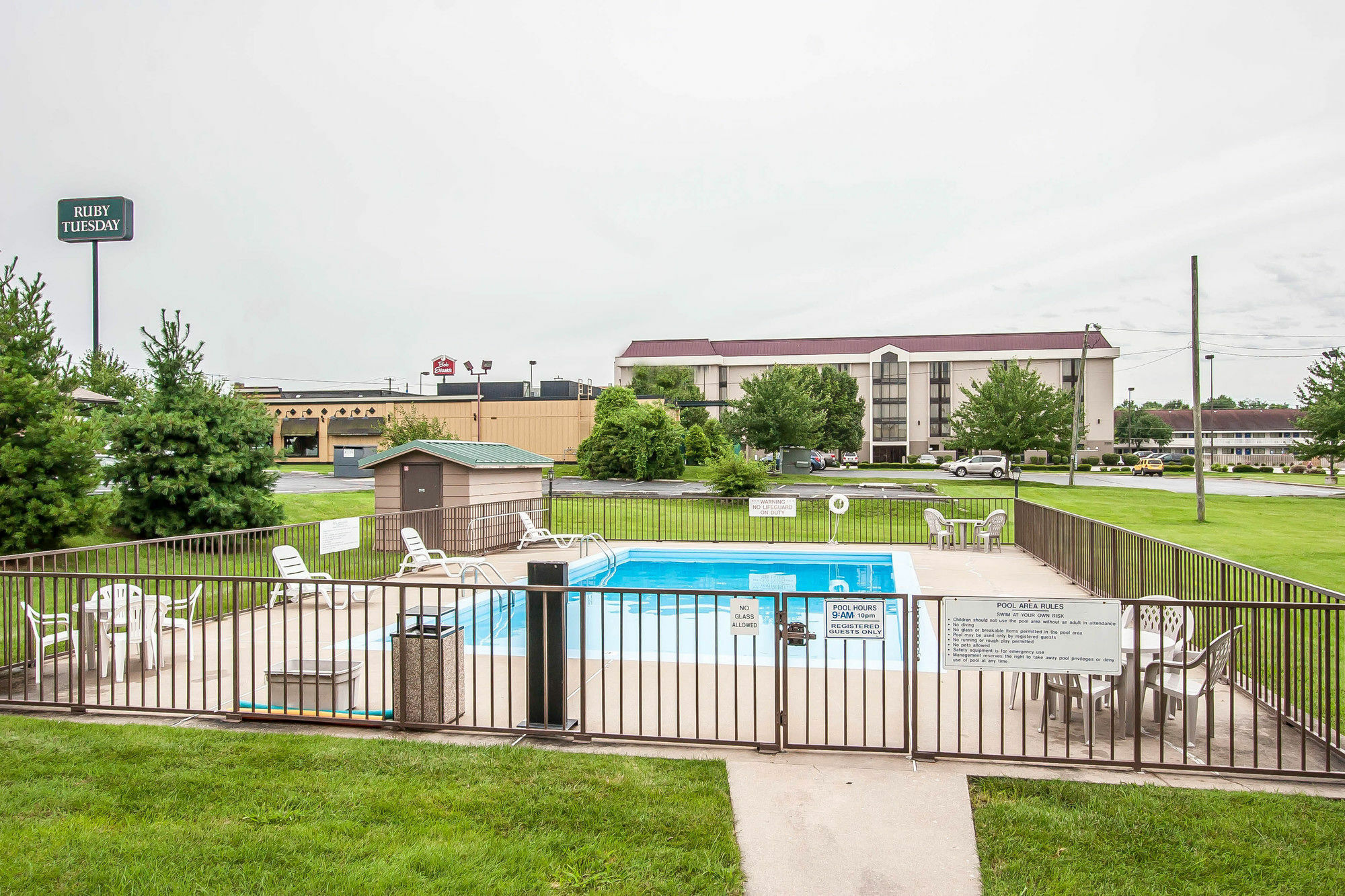 Quality Inn & Suites North Спрингфилд Экстерьер фото